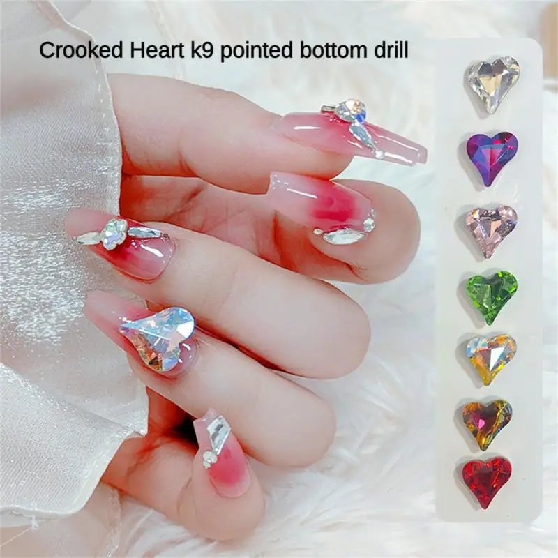 High-End Pointed Bottom Nail Diamond Jewelry K9 Glass Diamond Crooked Heart Diamond 7 Color Nail Nail Diamond Nail Decoration
High-End Pointed Bottom Nail Diamond Jewelry K9 Glass Diamond Crooked Heart Diamond 7 Color Nail Nail Diamond Nail Decoration