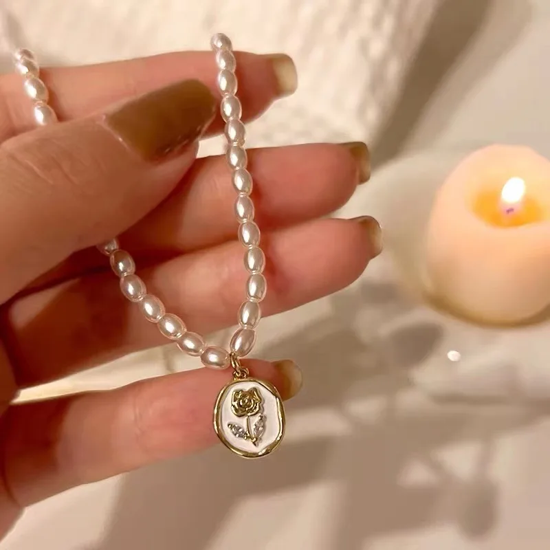 2023 French New Retro Pearl Ladies Necklace Pendant Design Creative Temperament Celebrity Style Engagement Gift
2023 French New Retro Pearl Ladies Necklace Pendant Design Creative Temperament Celebrity Style Engagement Gift