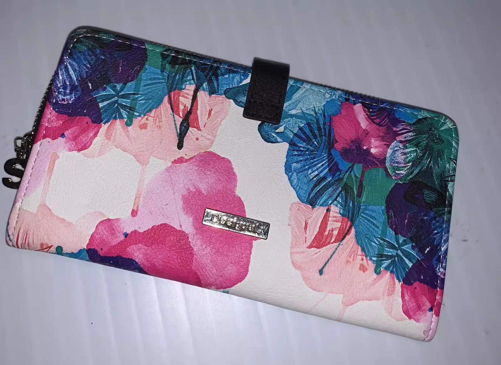 spian 2023 New wallet, multiple models. female 01 
spian 2023 New wallet, multiple models. female 01