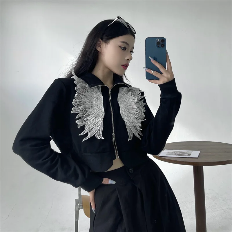 New Autumn Y2k Streetwear Women Sweatshirt Fashion Embroidered Wings Patch Cropped Jacket Female Black Coat Crop Top Mujer
New Autumn Y2k Streetwear Women Sweatshirt Fashion Embroidered Wings Patch Cropped Jacket Female Black Coat Crop Top Mujer