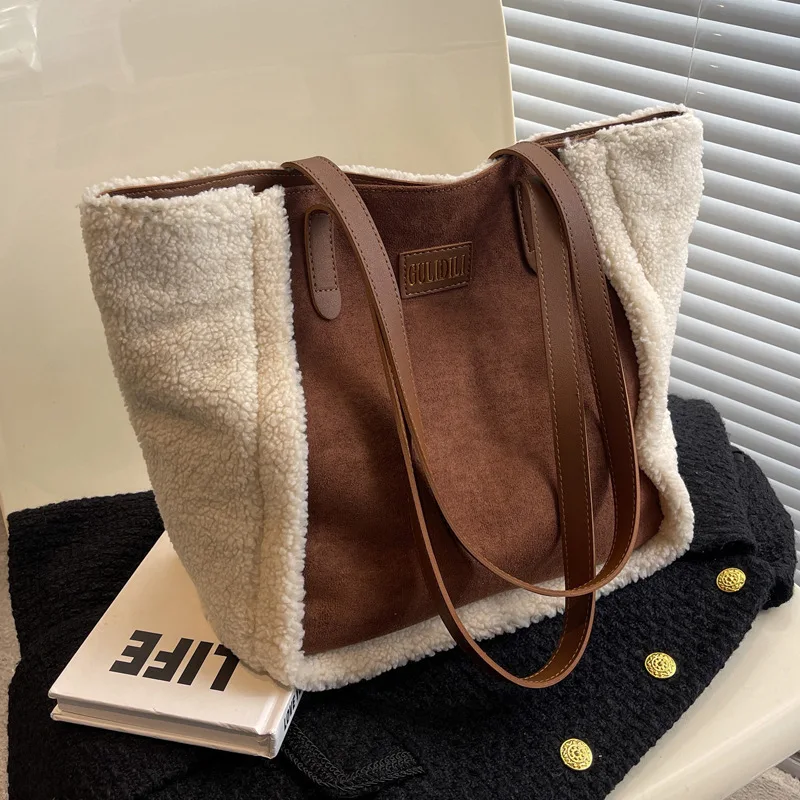 Overlarge Lambswool Tote Bags for Women Winter Plush Shoulder Bag Bat Shaped Women's Designer Handbag Warm Soft Faux Fur Bag New
Overlarge Lambswool Tote Bags for Women Winter Plush Shoulder Bag Bat Shaped Women's Designer Handbag Warm Soft Faux Fur Bag New