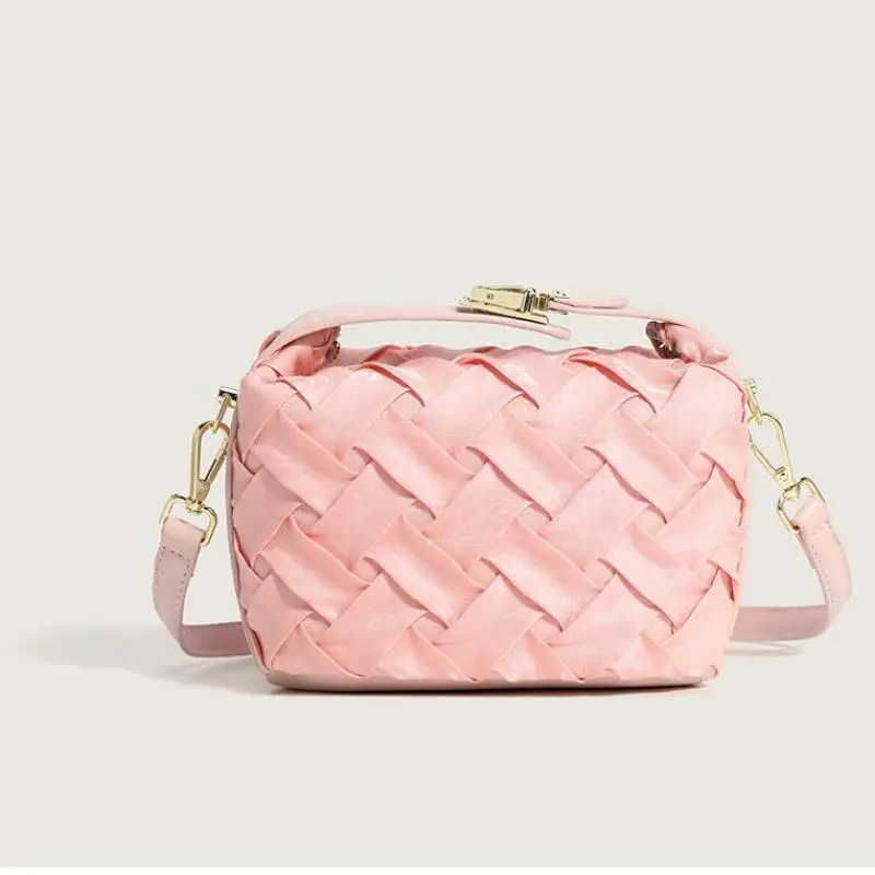 2022 Spring And Summer New Bag Women's Niche Design High-quality Fashion Handbag Woven Bag All-match Shoulder Bag Messenger Bag
2022 Spring And Summer New Bag Women's Niche Design High-quality Fashion Handbag Woven Bag All-match Shoulder Bag Messenger Bag