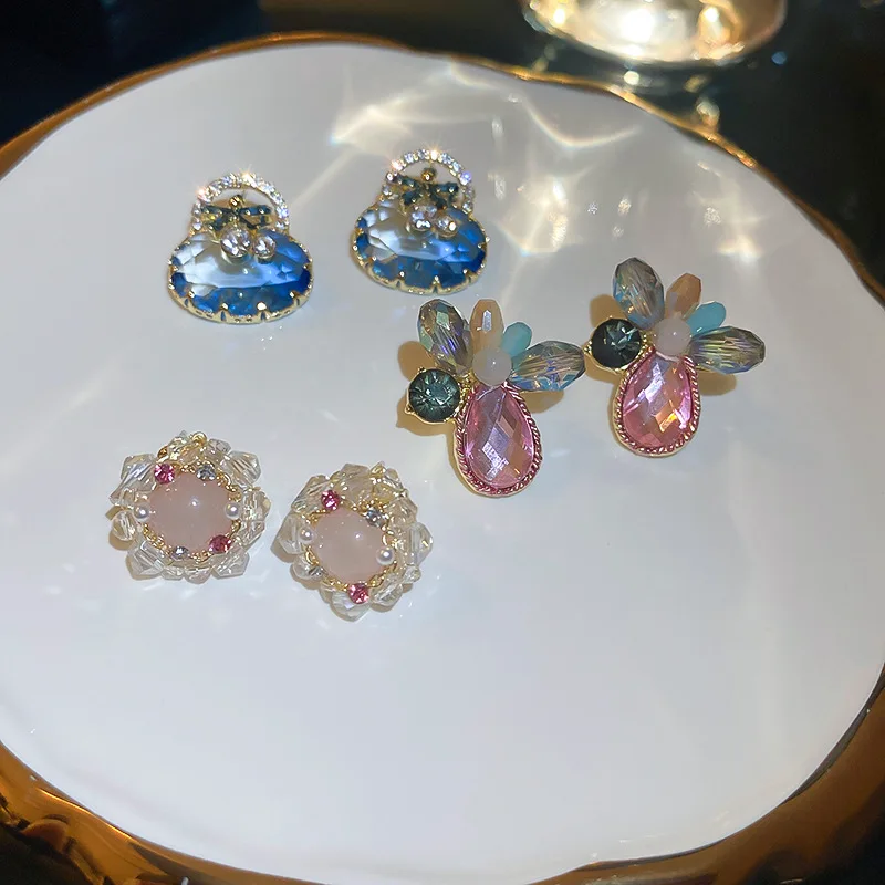 Silver Needle Post Korean Colorful Crystal Flower Stud Earrings For Women Hand Bag Waterdrop Shape Lovely Pendientes Dorados 
Silver Needle Post Korean Colorful Crystal Flower Stud Earrings For Women Hand Bag Waterdrop Shape Lovely Pendientes Dorados