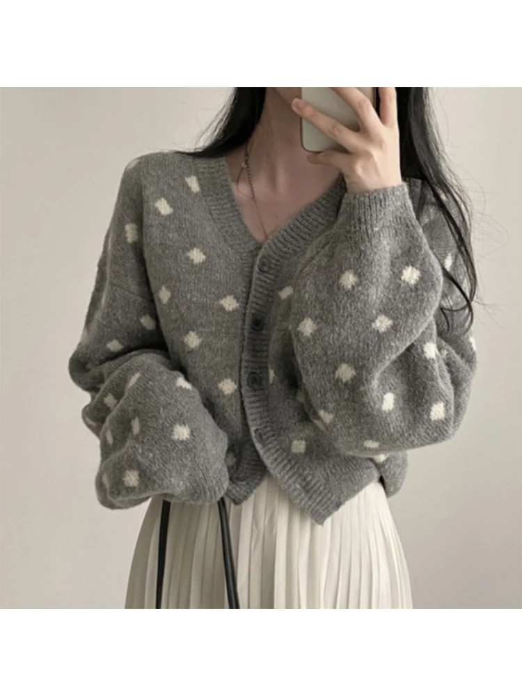 Women Autumn Winter V-neck Knitwear 2022 Autumn Winter Loose Knit Cardigan Coat Retro Print Sweater Short Female Vintage Chic
Women Autumn Winter V-neck Knitwear 2022 Autumn Winter Loose Knit Cardigan Coat Retro Print Sweater Short Female Vintage Chic