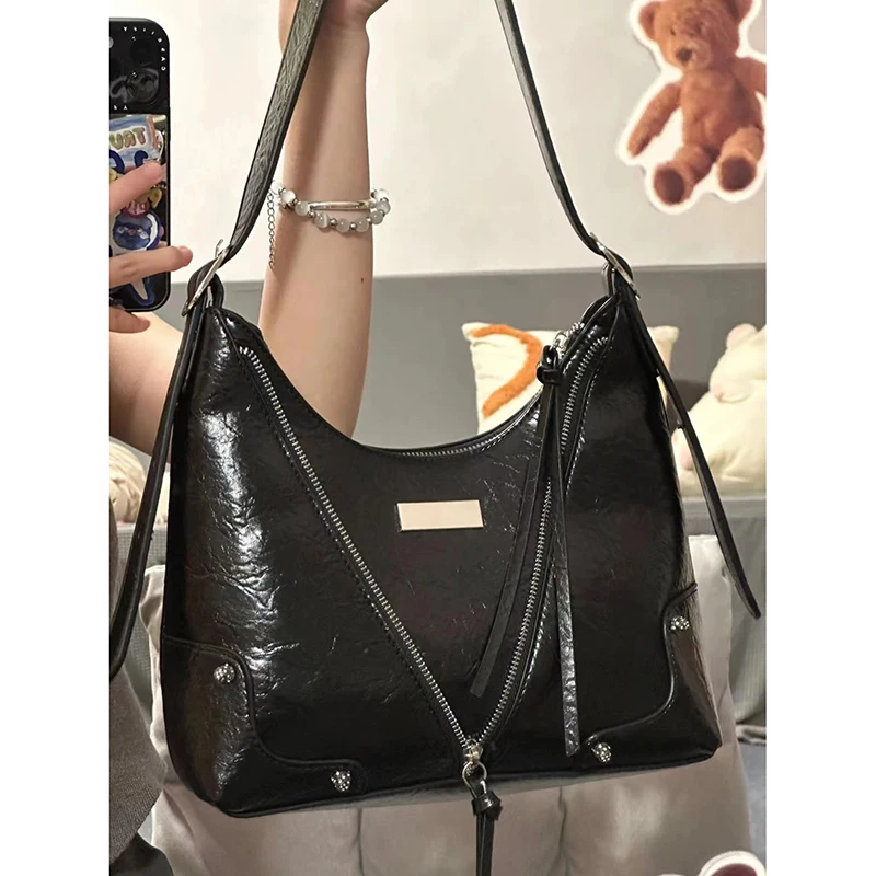 Richme Vintage Women's Bag 2023 Trend Moto Style Individuality Bolso Mujer Fashion New Design Punk Crossbody Shoulder Bags
Richme Vintage Women's Bag 2023 Trend Moto Style Individuality Bolso Mujer Fashion New Design Punk Crossbody Shoulder Bags