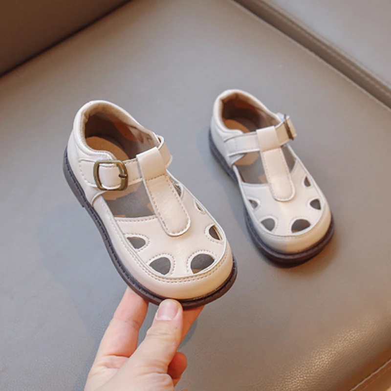 

2023 Summer Children Shoes Soft Soled Causal Beach Flats Girls Baby Closed Toe Anti-kick Kids Sandal Summer Hollow-outs Sandals