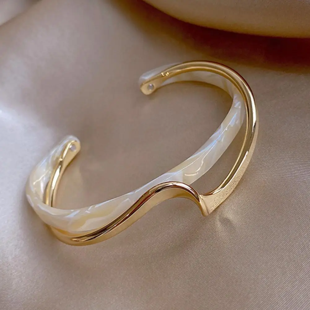Metal Bracelet Simple White Shellfish Board Bend Metal Geometric Overlap Acetic Resin Open Bangle For Women Girls Jewellery Z1k9
Metal Bracelet Simple White Shellfish Board Bend Metal Geometric Overlap Acetic Resin Open Bangle For Women Girls Jewellery Z1k9