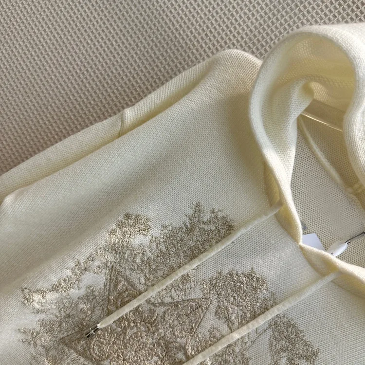 High-end Long Sleeve Sweaters for Women Vintage Casual Simple Five-star Embroidery Hooded Cashmere Sweater
High-end Long Sleeve Sweaters for Women Vintage Casual Simple Five-star Embroidery Hooded Cashmere Sweater
