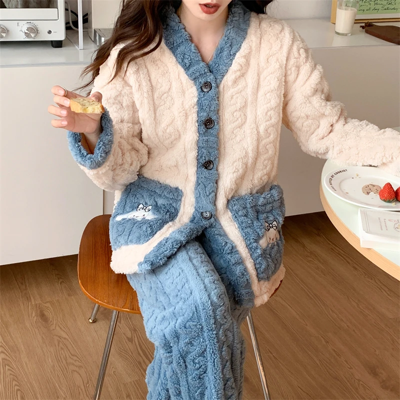 High grade flannels with thick flannels to keep warm 200kg pyjamas can be worn outside ladies' suits in autumn and winter
High grade flannels with thick flannels to keep warm 200kg pyjamas can be worn outside ladies' suits in autumn and winter