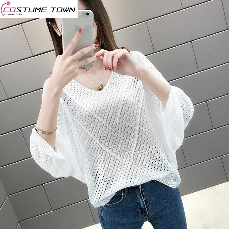 Thin V-neck Bat Sleeve T-shirt Women's Cover Up Loose Large Short Top 2023 Summer Hollow Out Knit Women's Wear
Thin V-neck Bat Sleeve T-shirt Women's Cover Up Loose Large Short Top 2023 Summer Hollow Out Knit Women's Wear