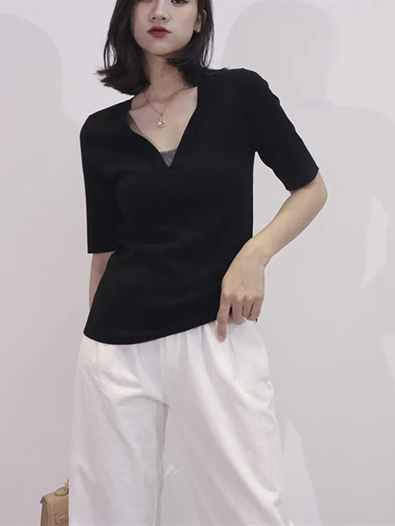 Women Handmade Bead Chain Knitted T-shirt Ladies Retro Niche V-Neck Short-Sleeve Knitted Sweater 2022 Summer New
Women Handmade Bead Chain Knitted T-shirt Ladies Retro Niche V-Neck Short-Sleeve Knitted Sweater 2022 Summer New