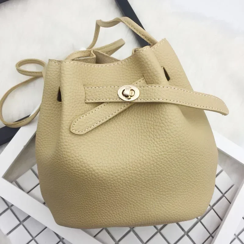 Luxury Fashion Women Bucket Bag Vintage Messenger Bag High Quality Retro Shoulder Bag Simple Crossbody Bag Tote
Luxury Fashion Women Bucket Bag Vintage Messenger Bag High Quality Retro Shoulder Bag Simple Crossbody Bag Tote