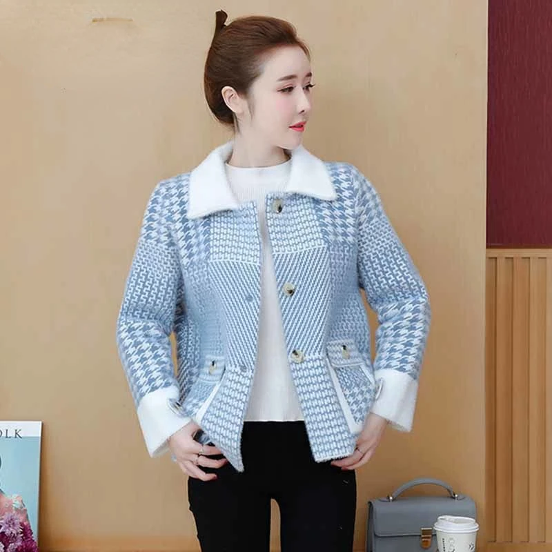 2022 Women's Autumn Winter New Plaid Knit Cardigan Coats Female Short Sweater Jackets Ladies Imitation Mink Velvet Outwear W341
2022 Women's Autumn Winter New Plaid Knit Cardigan Coats Female Short Sweater Jackets Ladies Imitation Mink Velvet Outwear W341