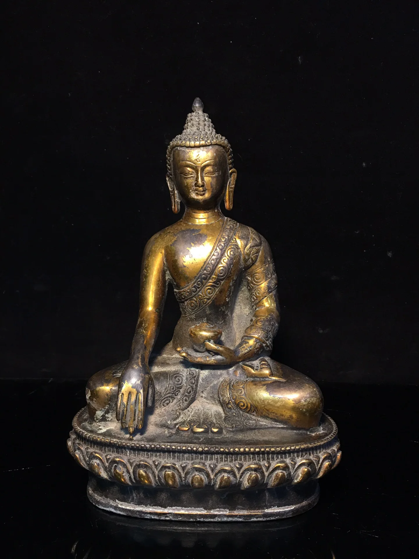 9" Tibetan Temple Collection Bronze Cinnabar mud gold Shakyamuni lotus platform Amitabha worship buddha Town house Exorcism
9" Tibetan Temple Collection Bronze Cinnabar mud gold Shakyamuni lotus platform Amitabha worship buddha Town house Exorcism