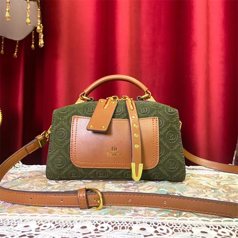 High Quality Large Capacity Women Handbag 2022 New Fashion Single Shoulder Messenger Bag Cow Splite Leather Women Casual Totes
High Quality Large Capacity Women Handbag 2022 New Fashion Single Shoulder Messenger Bag Cow Splite Leather Women Casual Totes