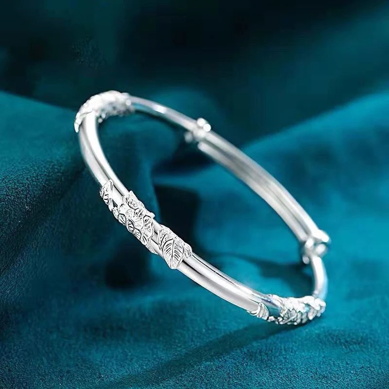 Silver Women's Full-blown Flowers Bracelet Delicate And Light Luxury Open Adjustable Bracelet Solid Bracelet Silver Jewelry
Silver Women's Full-blown Flowers Bracelet Delicate And Light Luxury Open Adjustable Bracelet Solid Bracelet Silver Jewelry