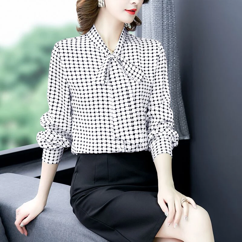 Women White Plaid Natural Silk Long Sleeve Blouses Spring Summer Korean Elegant Casual Shirts 2022 Bodycon Office Lady Shirts
Women White Plaid Natural Silk Long Sleeve Blouses Spring Summer Korean Elegant Casual Shirts 2022 Bodycon Office Lady Shirts
