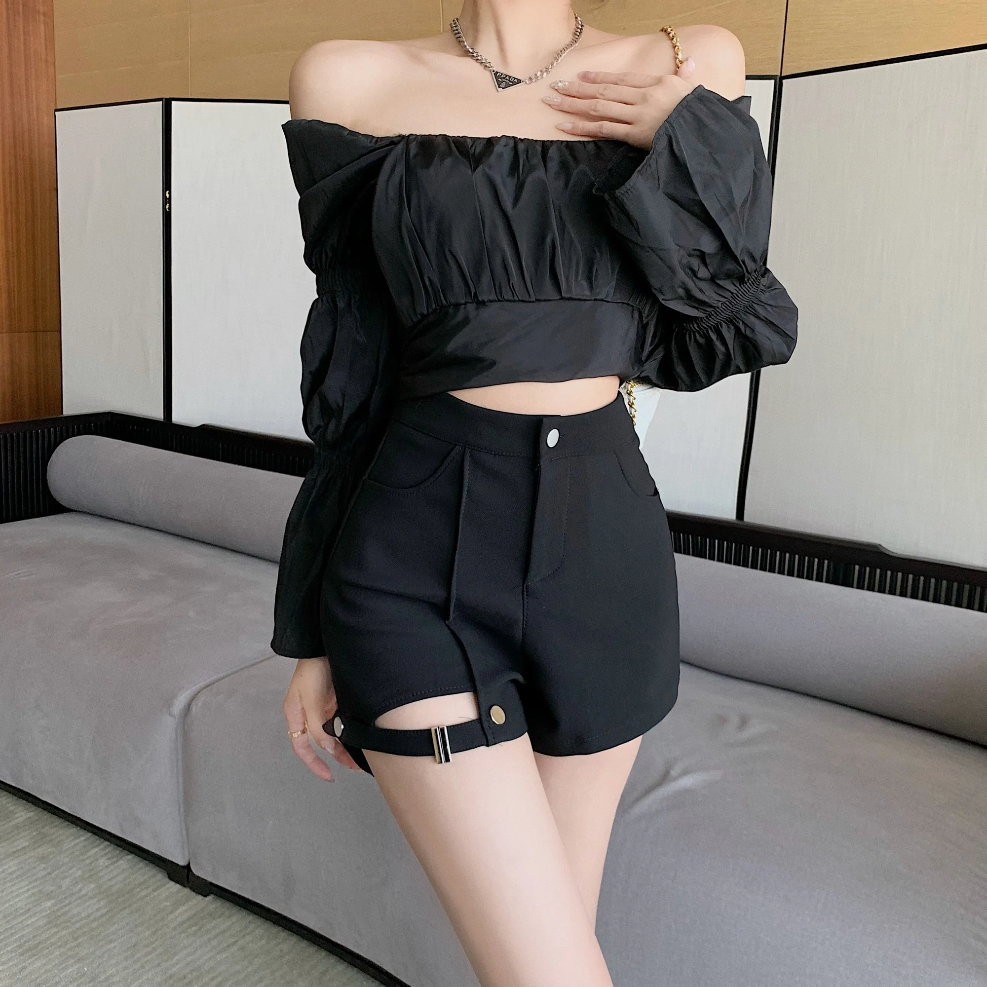 2022 Spring Women Gothic Shorts Slim Bandage A-line Vintage Casual Elegant High Waist Female Y2K E-girl Short Pants Mujer New
2022 Spring Women Gothic Shorts Slim Bandage A-line Vintage Casual Elegant High Waist Female Y2K E-girl Short Pants Mujer New
