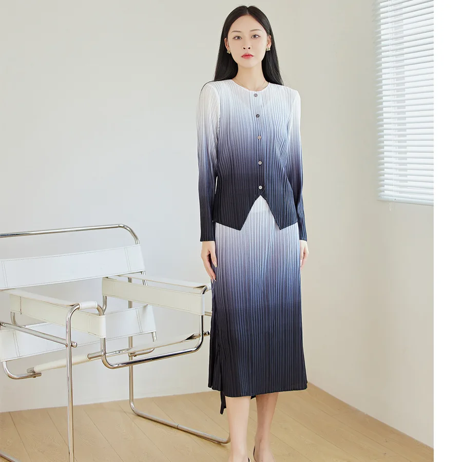Fashion casual suit women's autumn two-piece gradient shirt short coat irregular pleated skirt
Fashion casual suit women's autumn two-piece gradient shirt short coat irregular pleated skirt