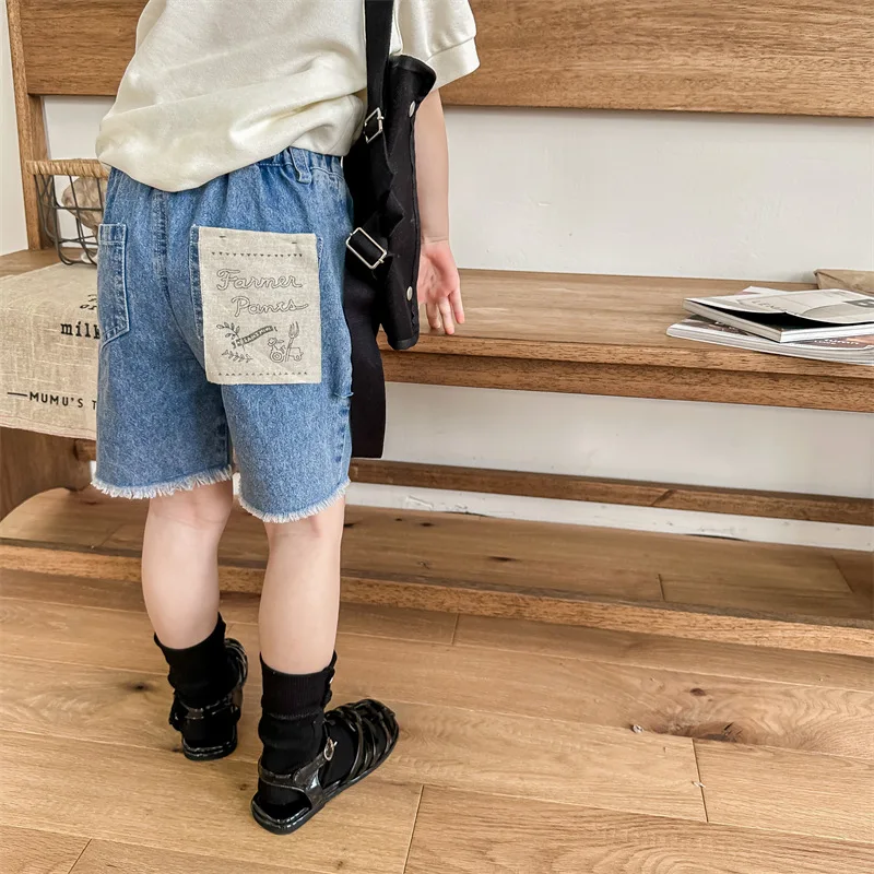 2023 Summer Kids denim shorts cartoon patch Girls knee length pants Boys Middle pants
2023 Summer Kids denim shorts cartoon patch Girls knee length pants Boys Middle pants