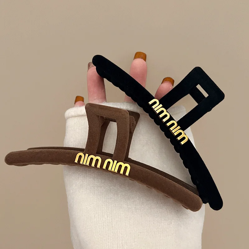 Women Flocking Letter Hair Claw Clip Crab Barrette Girls Ponytail Hair Claws Bath Clip Fashion Hair Accessories Gift Headwear
Women Flocking Letter Hair Claw Clip Crab Barrette Girls Ponytail Hair Claws Bath Clip Fashion Hair Accessories Gift Headwear