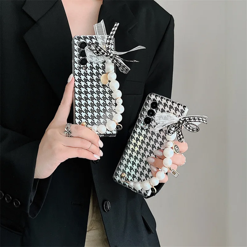 Fashion Houndstooth Bowknot Pearls Case for Samsung Galaxy Z Fold 3 Z Fold 4 Hard PC Back Cover for ZFold3 ZFold4 Case Shell
Fashion Houndstooth Bowknot Pearls Case for Samsung Galaxy Z Fold 3 Z Fold 4 Hard PC Back Cover for ZFold3 ZFold4 Case Shell
