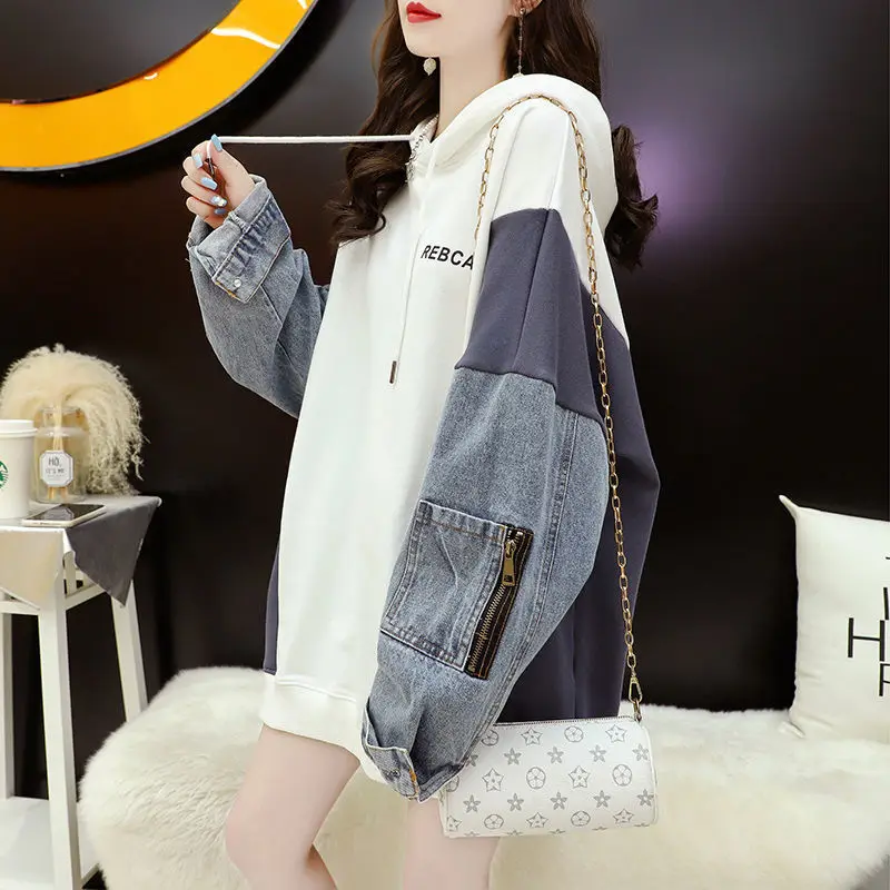 2021 autumn and winter fried street cowboy splicing hooded sweater girl plus velvet Korean version
2021 autumn and winter fried street cowboy splicing hooded sweater girl plus velvet Korean version