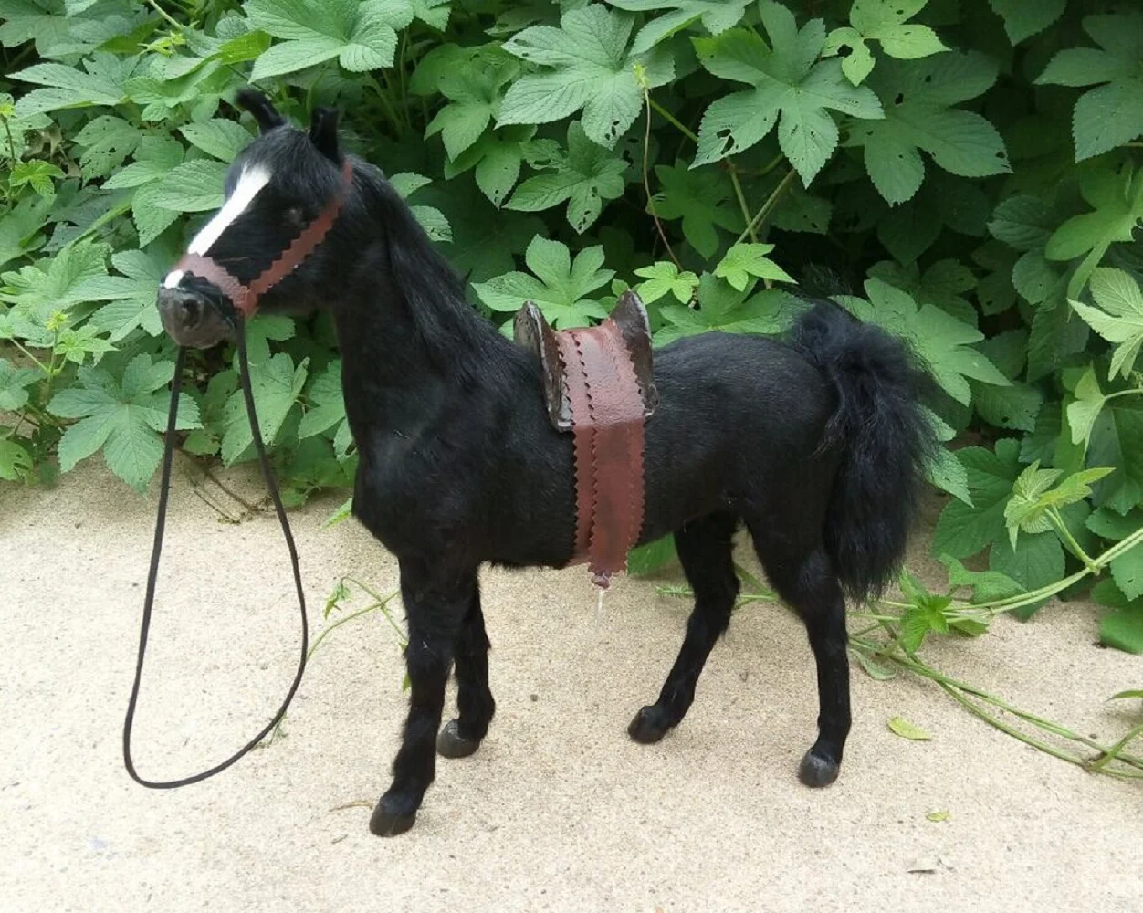 new creative simulation 1:6 war horse toy polyethylene&furs black blood horse gift about 36x34cm 1959
new creative simulation 1:6 war horse toy polyethylene&furs black blood horse gift about 36x34cm 1959