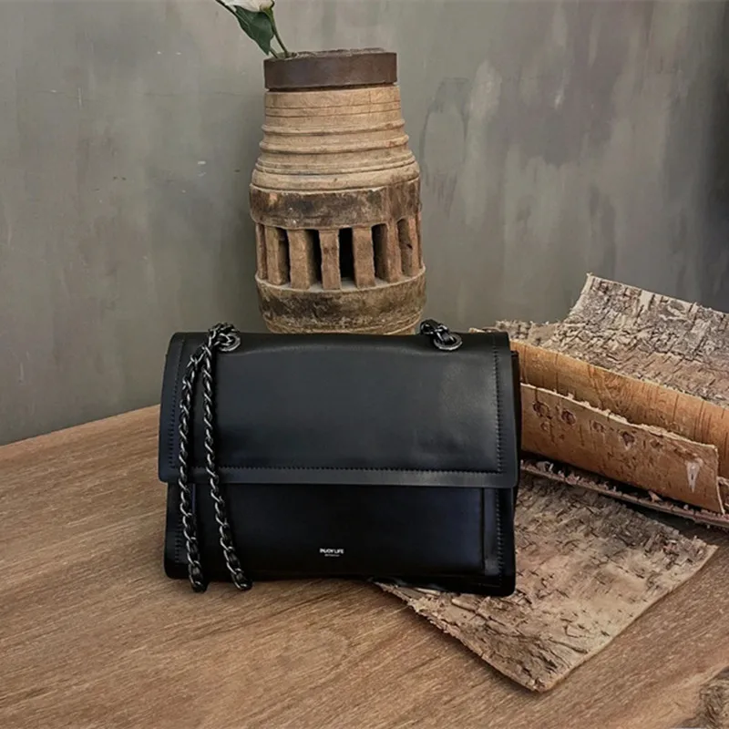 High quality fashionable new leather women's bag motorcycle bag chain bar large capacity stray mailman bag trend messenger bag
High quality fashionable new leather women's bag motorcycle bag chain bar large capacity stray mailman bag trend messenger bag