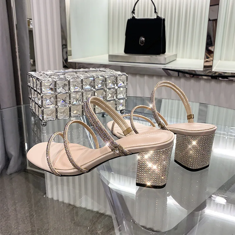 2022 New Rhinestone Internet Hot High Heels Women's Shoes with Dual-Purpose Slippers Roman Sandals for Women
2022 New Rhinestone Internet Hot High Heels Women's Shoes with Dual-Purpose Slippers Roman Sandals for Women