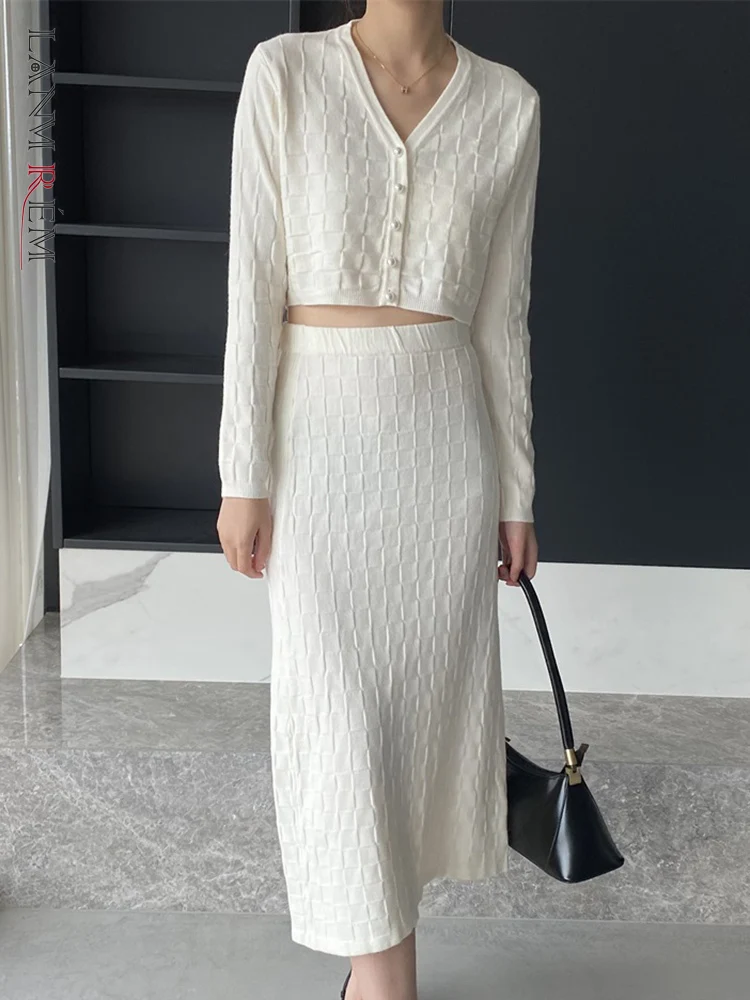 LANMREM 2 Piece Set Solid Plaid V-neck Short Sweater Elastic High Waist A-line Skirts Female Elegant Clothing Winter 2L2053
LANMREM 2 Piece Set Solid Plaid V-neck Short Sweater Elastic High Waist A-line Skirts Female Elegant Clothing Winter 2L2053