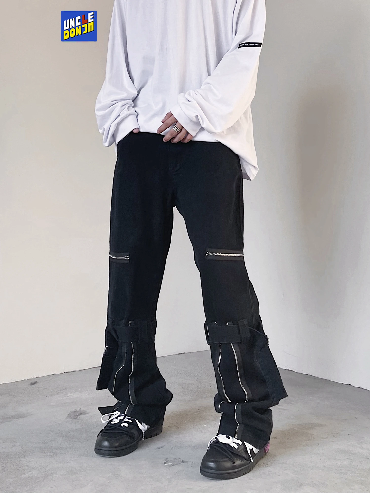 UNCLEDONJM street wear lace up zipper denim jeans men high street loose flared trousers casual distressed vintage jeans men
UNCLEDONJM street wear lace up zipper denim jeans men high street loose flared trousers casual distressed vintage jeans men