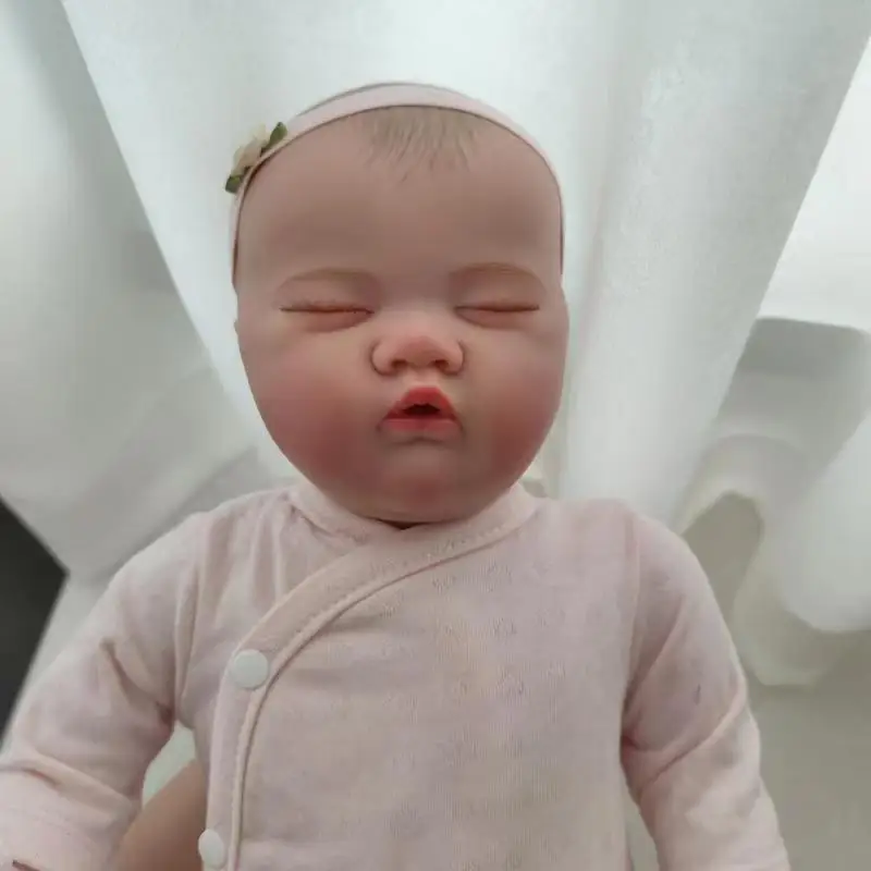 50CM Reborn Girl Ashia Sleeping Baby Hand High Quality Genesis Hand Painted Doll with Visible Veins Collectible Art Doll
50CM Reborn Girl Ashia Sleeping Baby Hand High Quality Genesis Hand Painted Doll with Visible Veins Collectible Art Doll