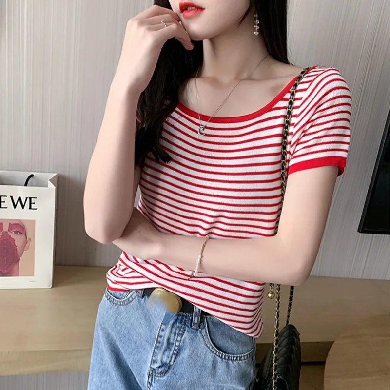 Женская футболка в полоску, с коротким рукавом и круглым вырезом 
Женская футболка в полоску, с коротким рукавом и круглым вырезом