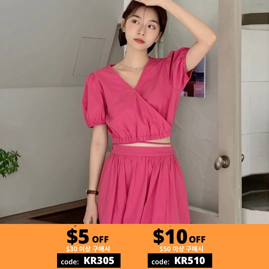 Korean Chic Fashion Suit Women's Summer New Short V-neck Top High Waist Skirt Western Style Two-piece Set
Korean Chic Fashion Suit Women's Summer New Short V-neck Top High Waist Skirt Western Style Two-piece Set