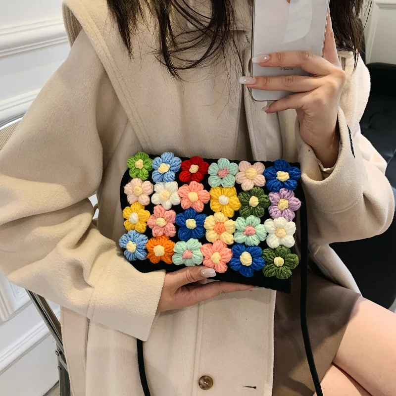 2023 Fashion kniting Bags Women's Flower Clutch Bag New Stitched Fresh Single Shoulder Messenger Bag
2023 Fashion kniting Bags Women's Flower Clutch Bag New Stitched Fresh Single Shoulder Messenger Bag