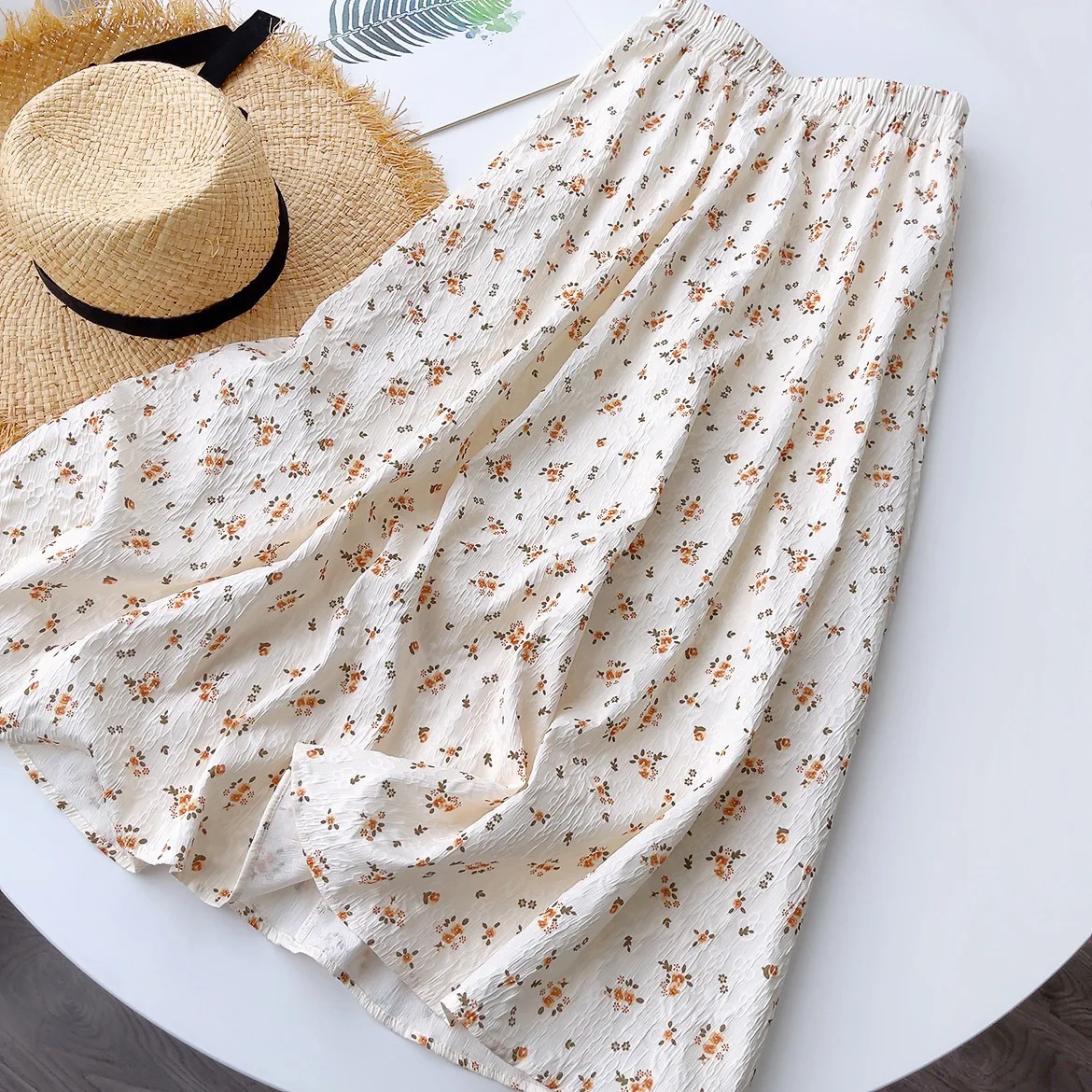 2022 Women Summer Bohemian Long Skirt Femme Stretch High Waist Floral Print Women A-Line Skirt Beige Color Elegant Women Skirt
2022 Women Summer Bohemian Long Skirt Femme Stretch High Waist Floral Print Women A-Line Skirt Beige Color Elegant Women Skirt