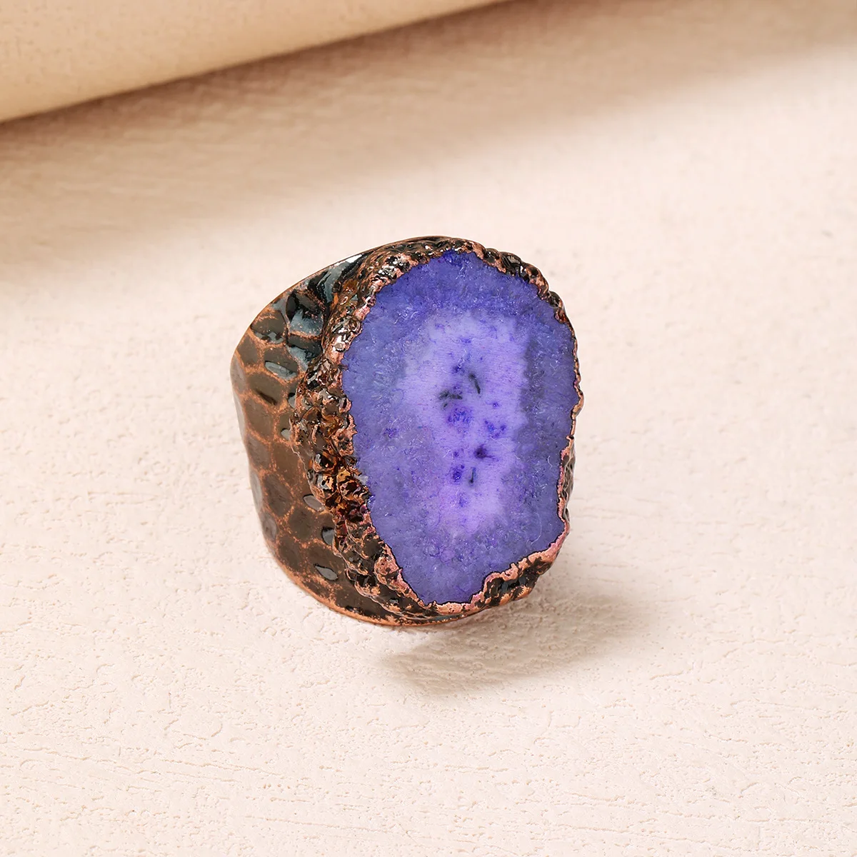 YEEVAA Purple Gemstone Quartz Geode Druzy Agate Ring Healing Irregular Crystal Adjustable Handmade Wide Ring Jewelry Gift-1PC
YEEVAA Purple Gemstone Quartz Geode Druzy Agate Ring Healing Irregular Crystal Adjustable Handmade Wide Ring Jewelry Gift-1PC