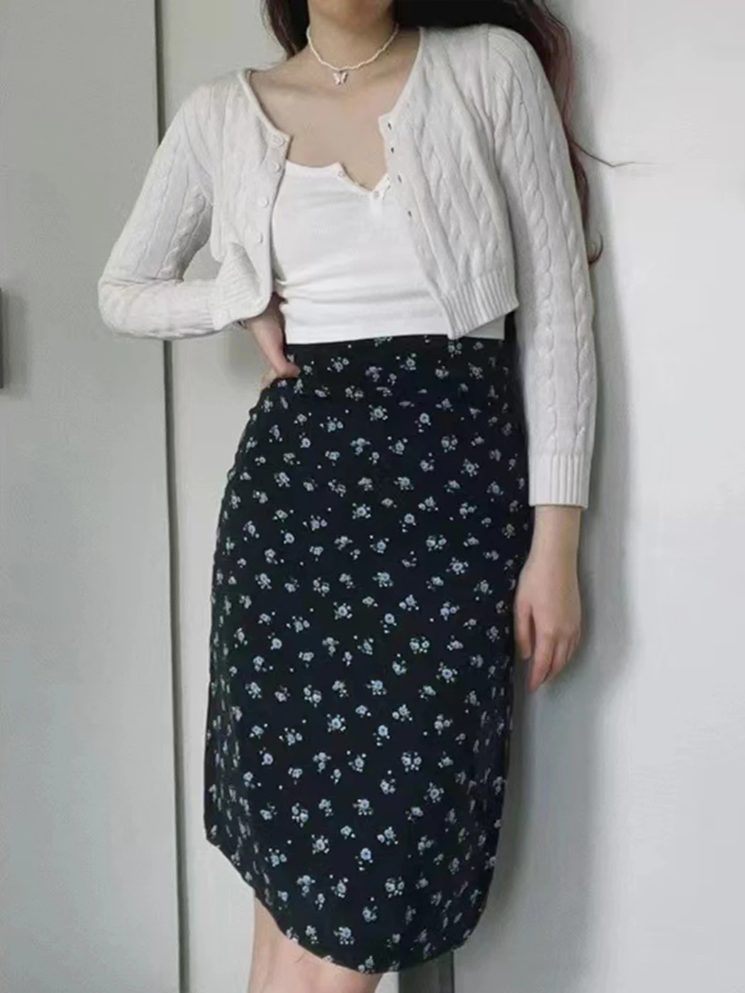 Sweet Floral Print Midi Skirt Women Summer 2023 High Waist Elegant Long Skirts Female Fashion Y2K Clothes Streetwear
Sweet Floral Print Midi Skirt Women Summer 2023 High Waist Elegant Long Skirts Female Fashion Y2K Clothes Streetwear