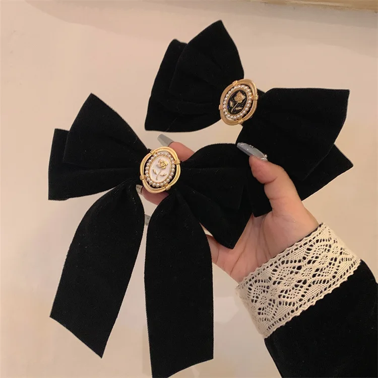 Fairy Retro Velvet Black Bowknot Pearl Large Spring Clip Back of The Head Decorative Hair Clips for Women Girl Hair Accessories
Fairy Retro Velvet Black Bowknot Pearl Large Spring Clip Back of The Head Decorative Hair Clips for Women Girl Hair Accessories