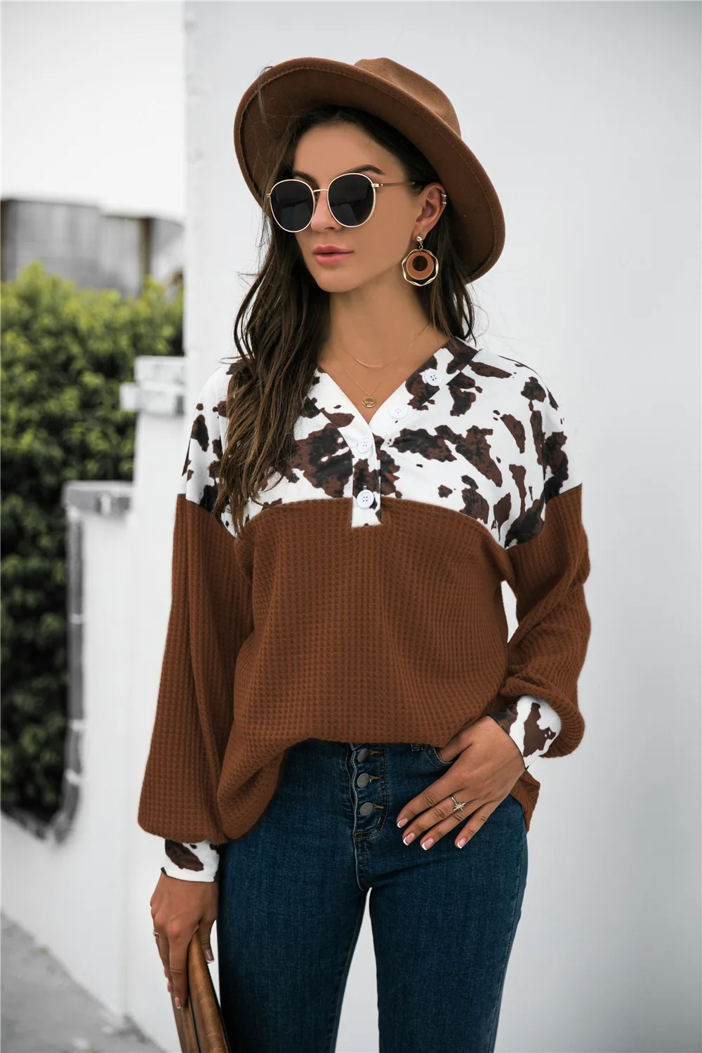 2022 Autumn/Winter New Women's Leopard-print Stitching Button V-collar Loose Casual Long-sleeveTop
2022 Autumn/Winter New Women's Leopard-print Stitching Button V-collar Loose Casual Long-sleeveTop