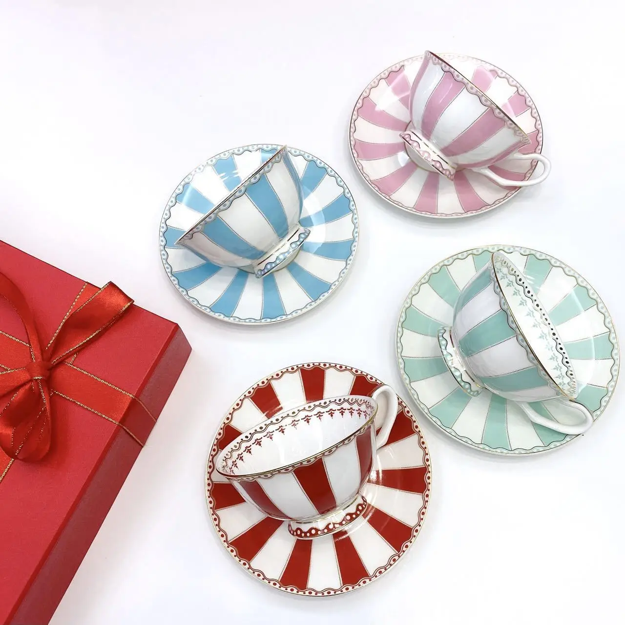 Bone coffee cups and saucers Nordic ins British European afternoon tea cups turkish coffee cup with tray tea cup set
Bone coffee cups and saucers Nordic ins British European afternoon tea cups turkish coffee cup with tray tea cup set