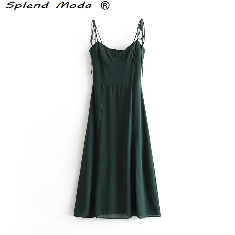 Платье-миди женское однотонное с разрезом и эластичной спинкой
Платье-миди женское однотонное с разрезом и эластичной спинкой