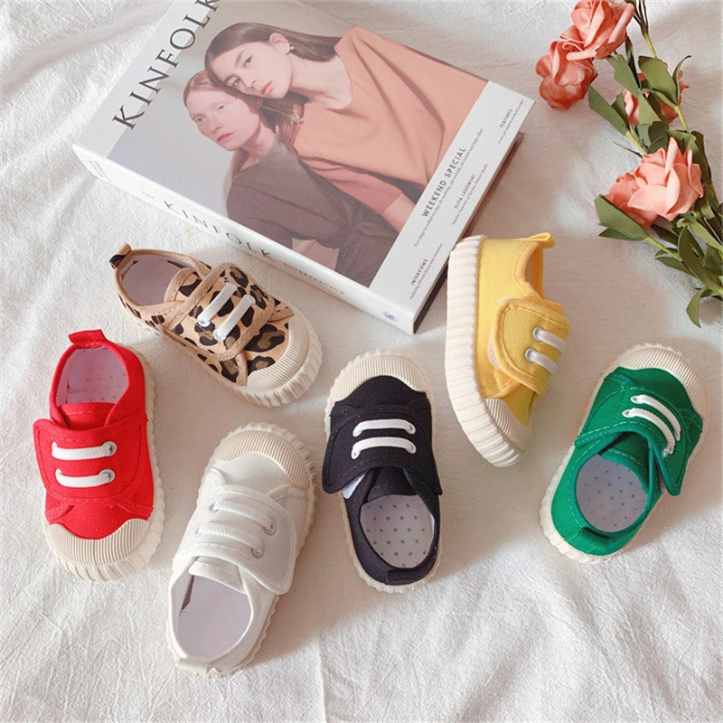 Весенне-осенняя парусиновая обувь для маленьких мальчиков и девочек, детские туфли на плоской подошве, детские кроссовки, обувь для первых шагов, детская спортивная обувь 21-32
Весенне-осенняя парусиновая обувь для маленьких мальчиков и девочек, детские туфли на плоской подошве, детские кроссовки, обувь для первых шагов, детская спортивная обувь 21-32