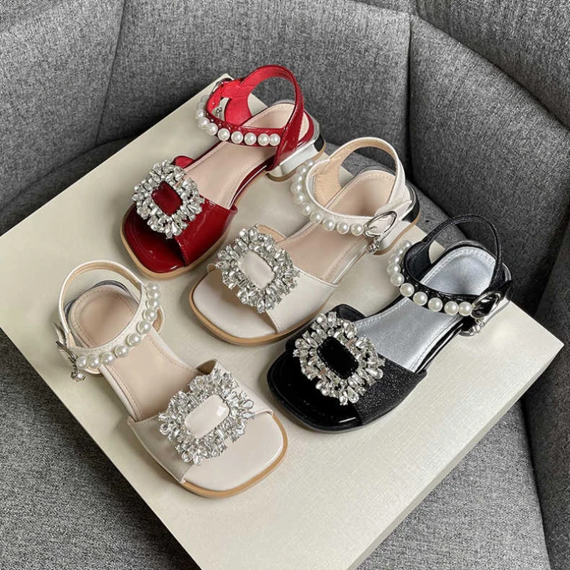 Girl's Sandals Crystal Beading Elegant Patent Leather Children Sliders Open Toe Low Heel Solid Color 26-36 Kids Summer Shoes
Girl's Sandals Crystal Beading Elegant Patent Leather Children Sliders Open Toe Low Heel Solid Color 26-36 Kids Summer Shoes