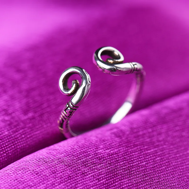 925 sterling Silver Woman Fashion Jewelry Vintage hoop curse ring High Quality Crystal Zircon Hollow Open Ring 2022 Accessories
925 sterling Silver Woman Fashion Jewelry Vintage hoop curse ring High Quality Crystal Zircon Hollow Open Ring 2022 Accessories