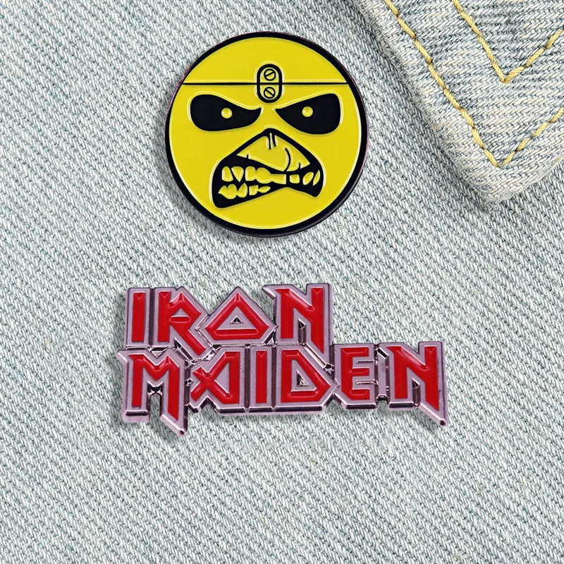 Брошь в стиле рок-группы The soundhonse, Классическая джинсовая куртка в стиле панк
Брошь в стиле рок-группы The soundhonse, Классическая джинсовая куртка в стиле панк