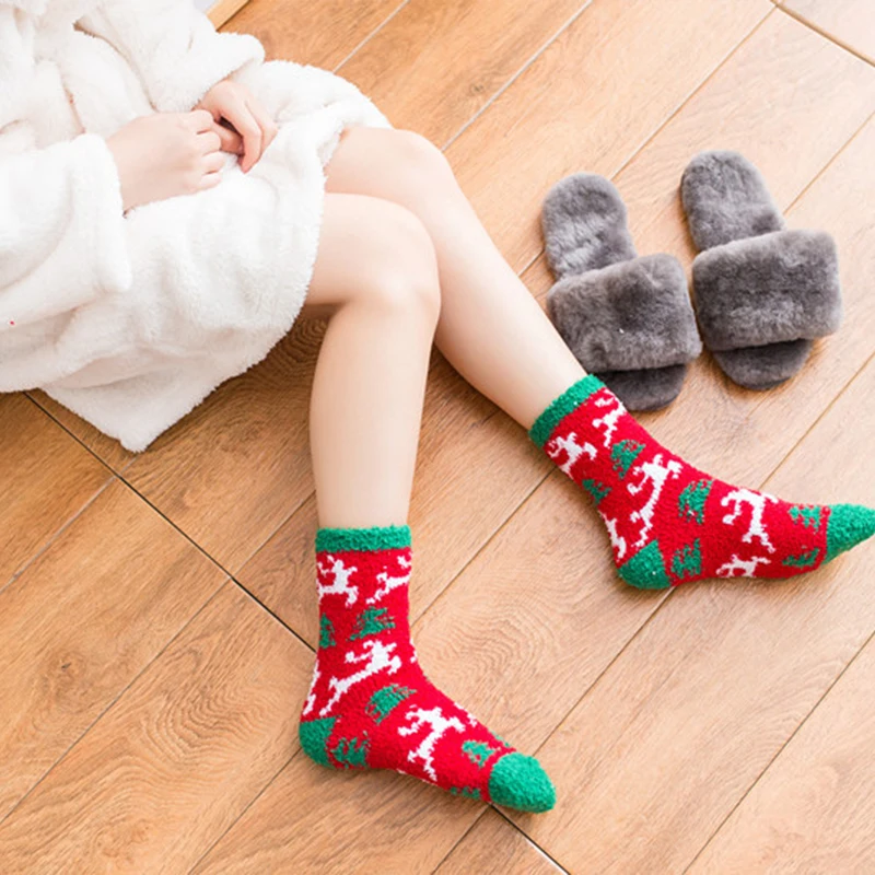 

3 пары рождественских коралловых флисовых бархатных носков мягкие пушистые зимние теплые утепленные носки с мультяшным оленем Санта-Клаусом новогодние подарки