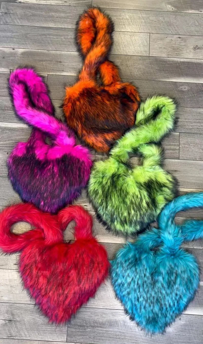 New crossbody love bag imitation raccoon fur fur plush large capacity shell bag personality retro
New crossbody love bag imitation raccoon fur fur plush large capacity shell bag personality retro