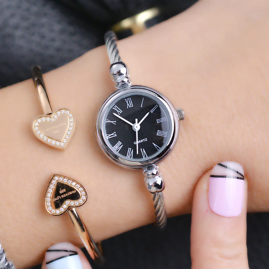Simple silver women watches elegant small bracelet female clock 2018 BGG fashion brand roman dial retro ladies wristwatches gift
Simple silver women watches elegant small bracelet female clock 2018 BGG fashion brand roman dial retro ladies wristwatches gift